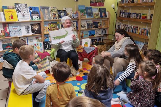 Cathy en train de lire